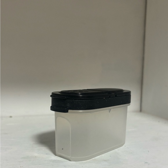 3/$10 TUPPERWARE Spice Container - Picture 1 of 4